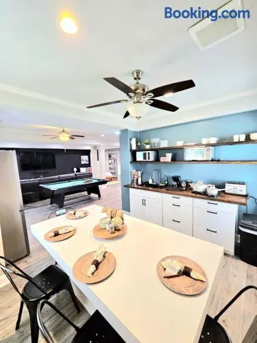 Steps from the Beach, sleeps 4!! - Image 1