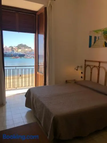 VisitPonza - Le Stanze Sulla Spiaggia - Image 1
