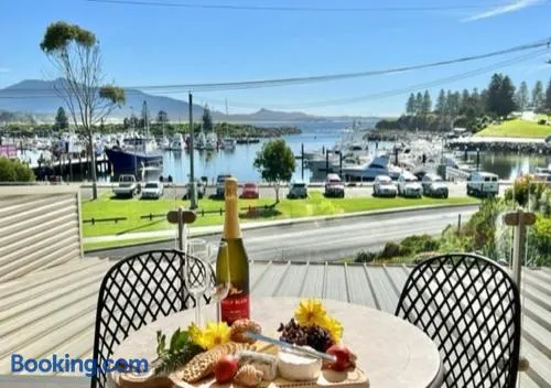 Sub Penthouse Apartment - Amazing Views, Location & Luxury! - Image 1