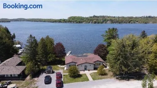 Cozy Lakeside Cottage - Image 1