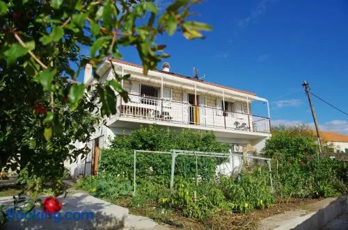 Apartments with parking space Sumartin, Brac - 12487 - Image 1