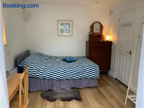 Garden room with parking - Image 1
