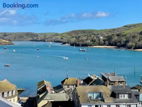Salcombe - 2 bedroom flat, fantastic harbour views - Image 1