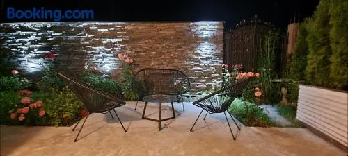Garden Apartment - Image 1
