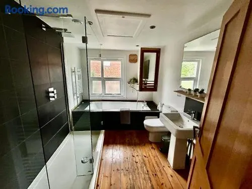 Nomi Homes - Okehampton Place - Exeter - Sleeps 7 - Image 1