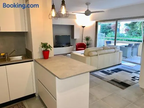 Antibes Juan les Pins center,1 bedroom apart, pool - Image 1