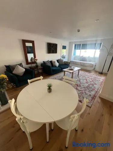 Large one bedroom beach apartment - Image 1