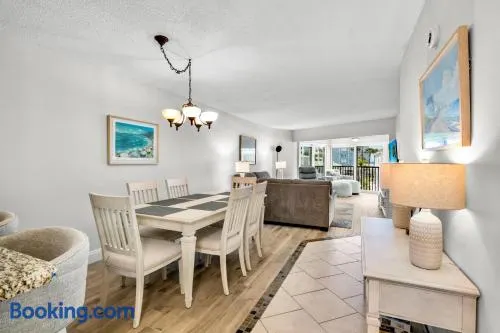 The Twins Hideaway at Sun Plaza West - Image 1