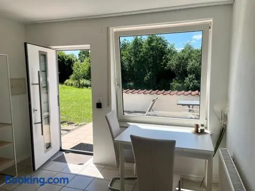 Wunderschönes, ruhiges Apartment im Grünen, Terrasse, Parkplatz - Image 1