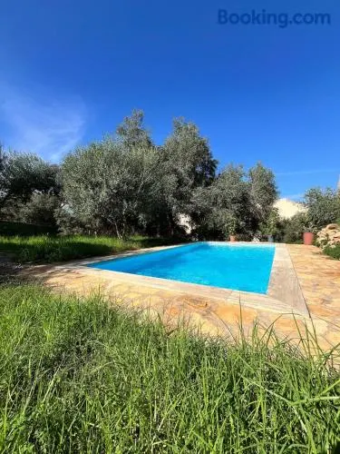 Chalet climatisé, piscine et barbecue - Image 1