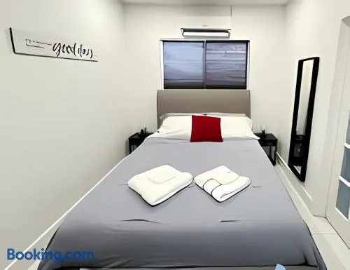 Pretty Private Room, near the Airport - Free parking - 01 - Image 1