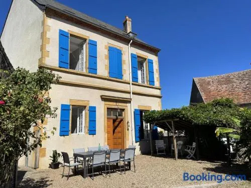 Belle maison bourbonnaise du 18e siècl au cœur d'un village pittoresque avec jardin - Image 1