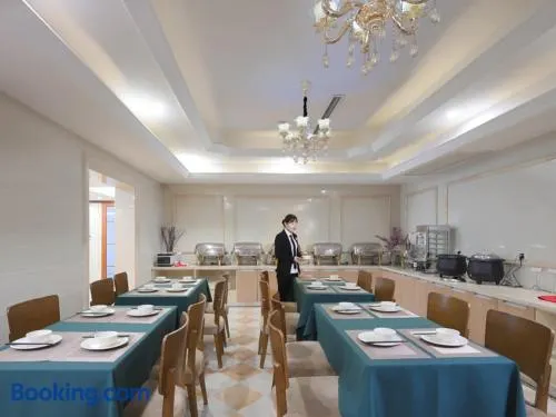 Vienna International Hotel Shanghai Humin Road - Image 1