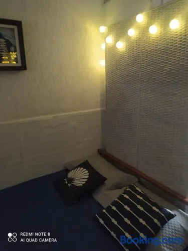 Apartamento Studio ao Lado da Praia com Wi-Fi e TV Smart - Image 1