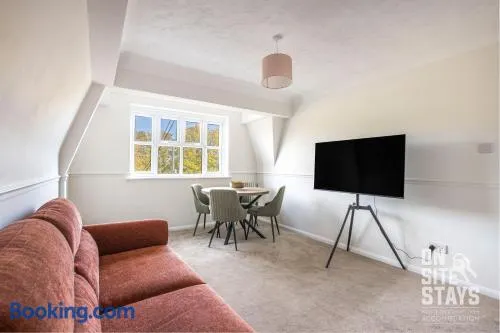 OnSiteStays - Peaceful Bexley 2 bed with dishwasher and Wifi - Image 1