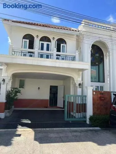 Supicha86 Sino ko kaeo Modern Private 3BR 3BA Villa - Image 1