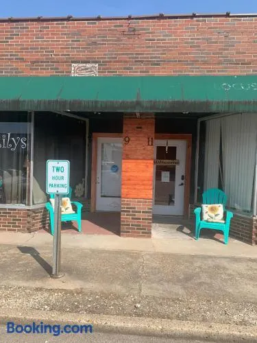 Storefront apartment - Image 1