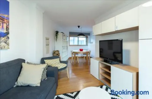Host Wise - Deluxe Modern Flat w Balcony - Image 1