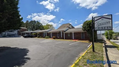 TOCCOA MOTEL - Image 1