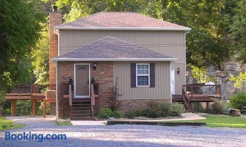Getaway on Little River - Image 1