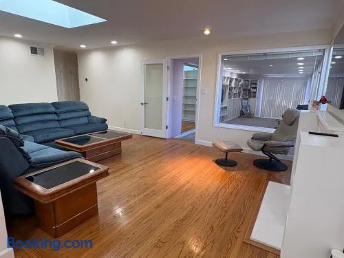 Silicon Valley 4 Bedroom Home Near Levi's Stadium - Image 1