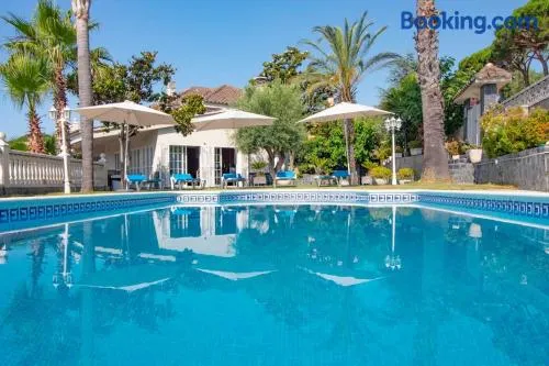 Basketball court, pool, BBQ, gardens, seaviews - Image 1