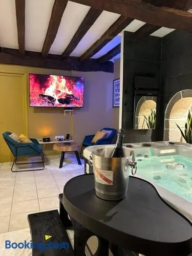 L'Etreinte, gîte de charme avec jacuzzi intérieur et sauna - Image 1