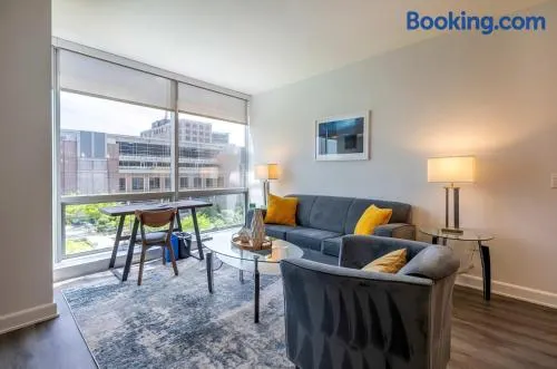 Modern Apt Close to Downtown - Image 1