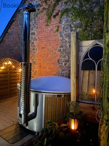 Romantic Croft with Private Hot Tub - Image 1