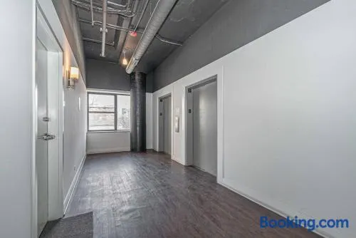 McCormick Place Spacious family heaven 3b/2b with parking, sleeps up to 8 - Image 1