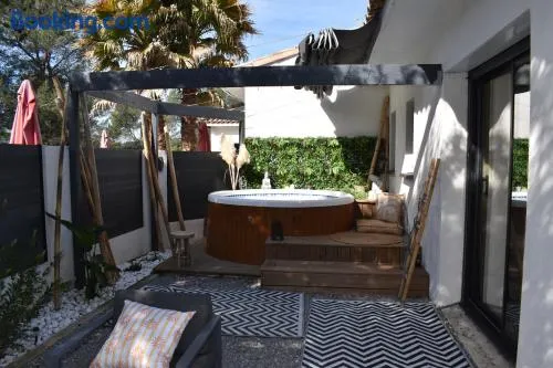 Céven' Ô Calme Gîte T2 avec jacuzzi privé, piscine et jardin - Image 1
