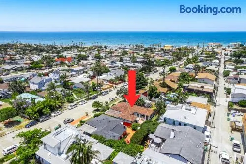 2BR-2 mins to Ocean-Sleeps 8-Pets - Image 1