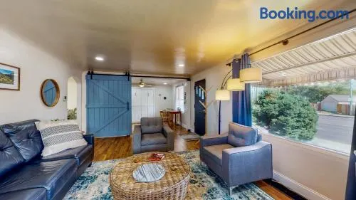 Great Find! Downtown Oasis with Office Setup - Image 1