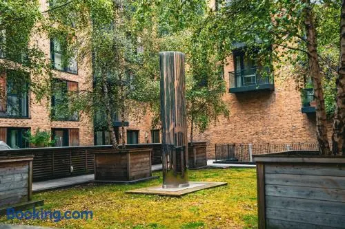 Chinatown Suite with FreePark and Netflix - Image 1