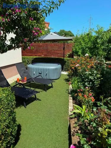 Jacuzzi, Kids' Playground, Free Parking - Image 1