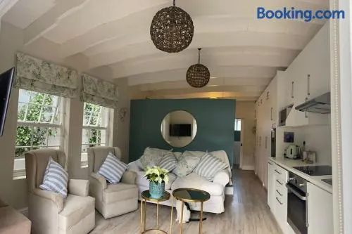 Gorgeous, private cottage in prestigious Newlands. - Image 1