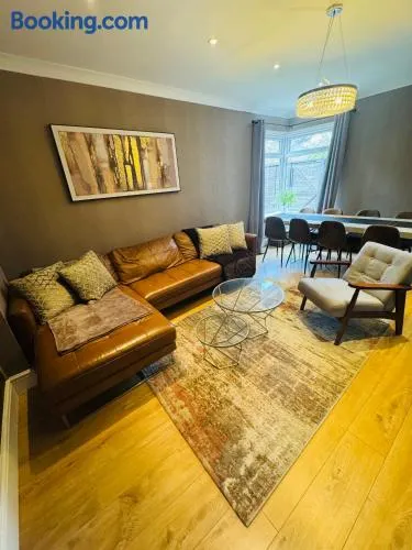 Mayors House Ideal for Groups & Business - Image 1