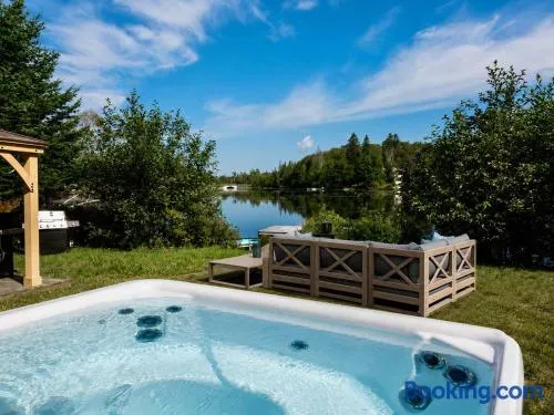 Le Lac Apaisant - Rustic Haven by the Water - Image 1