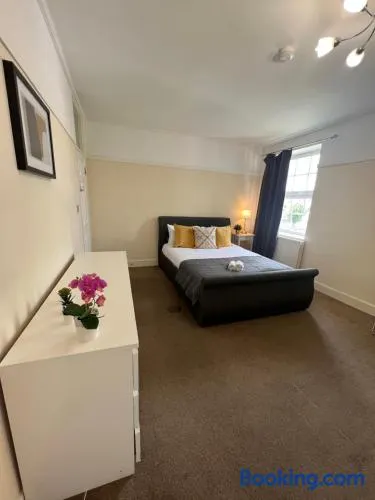 Stunning Wembley Stadium Flat - Image 1