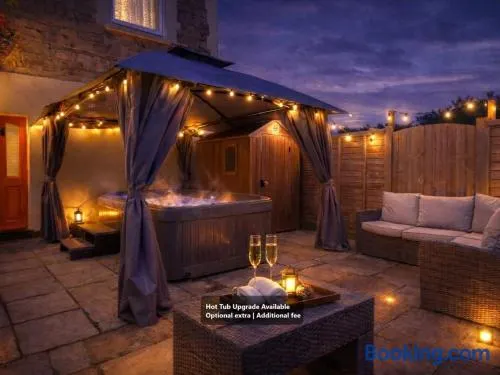 Annexe with Courtyard & Hot Tub Option - Image 1