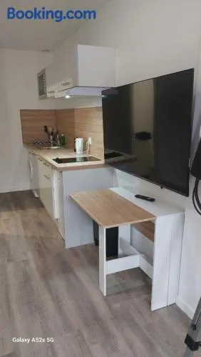 Studio 5 moderne avec WiFi et stationnement - Image 1