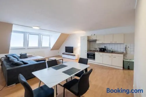 Helles Dachgeschoss Apartment im Herzen von Hameln Altstadt, Bahnhof und Weser zu Fuß erreichbar - Image 1