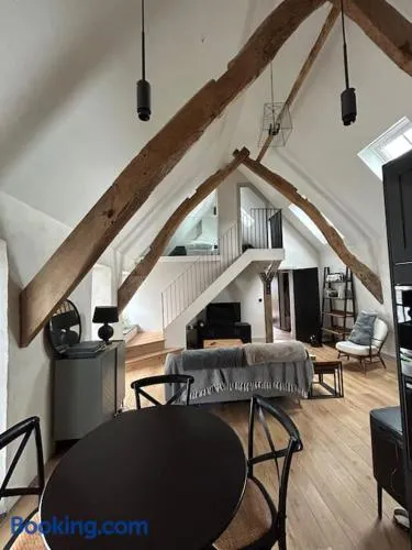 2 Cruck Cottage, Cowbridge - Image 1