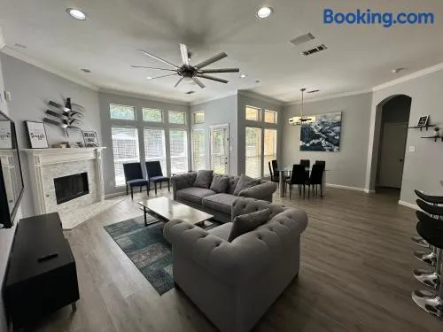 New Spacious 5-bedroom Home for Large Family - Image 1