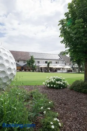 OG's Golf Lodge - Image 1