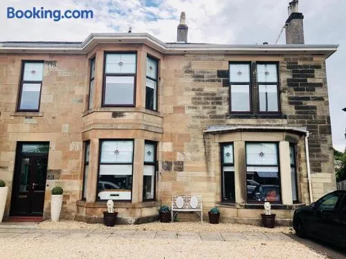 Giffnock Rooms - Image 1