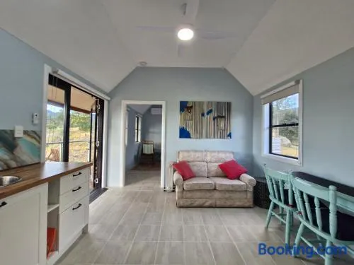 Cosy Quiet Retreat and Stunning Valley Views - Image 1
