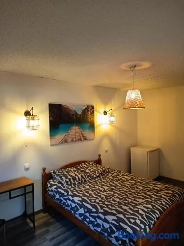 Grande Chambre Cosy avec Salle de Bain Privative - Image 1