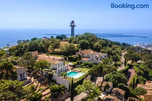 Villa exclusive au sommet de Cannes, 8 chambres, double piscine, vue sur la mer - Image 1