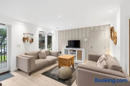 Coppercroft Cottage - Stunning Coastal Home, Walk to Beach, Sleeps 4 - Image 1